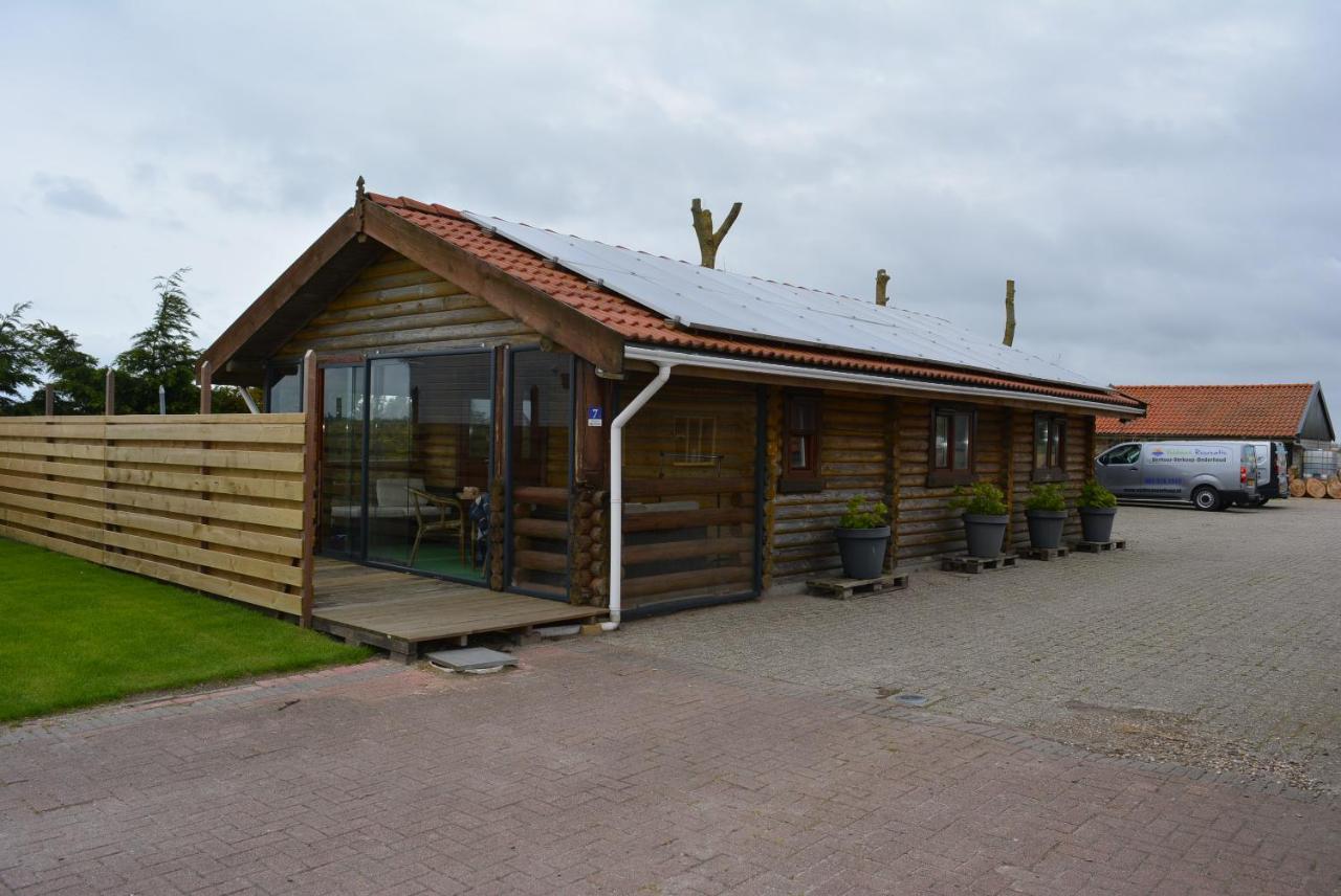 Finse Woning Op Camping De Tulpenweide Breezand Esterno foto