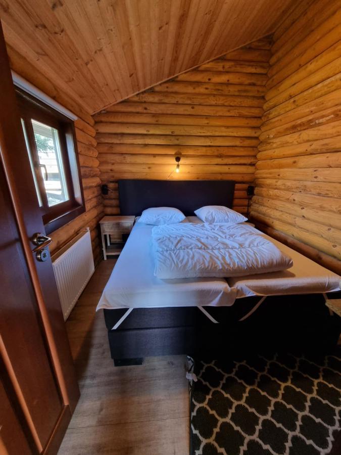 Finse Woning Op Camping De Tulpenweide Breezand Esterno foto