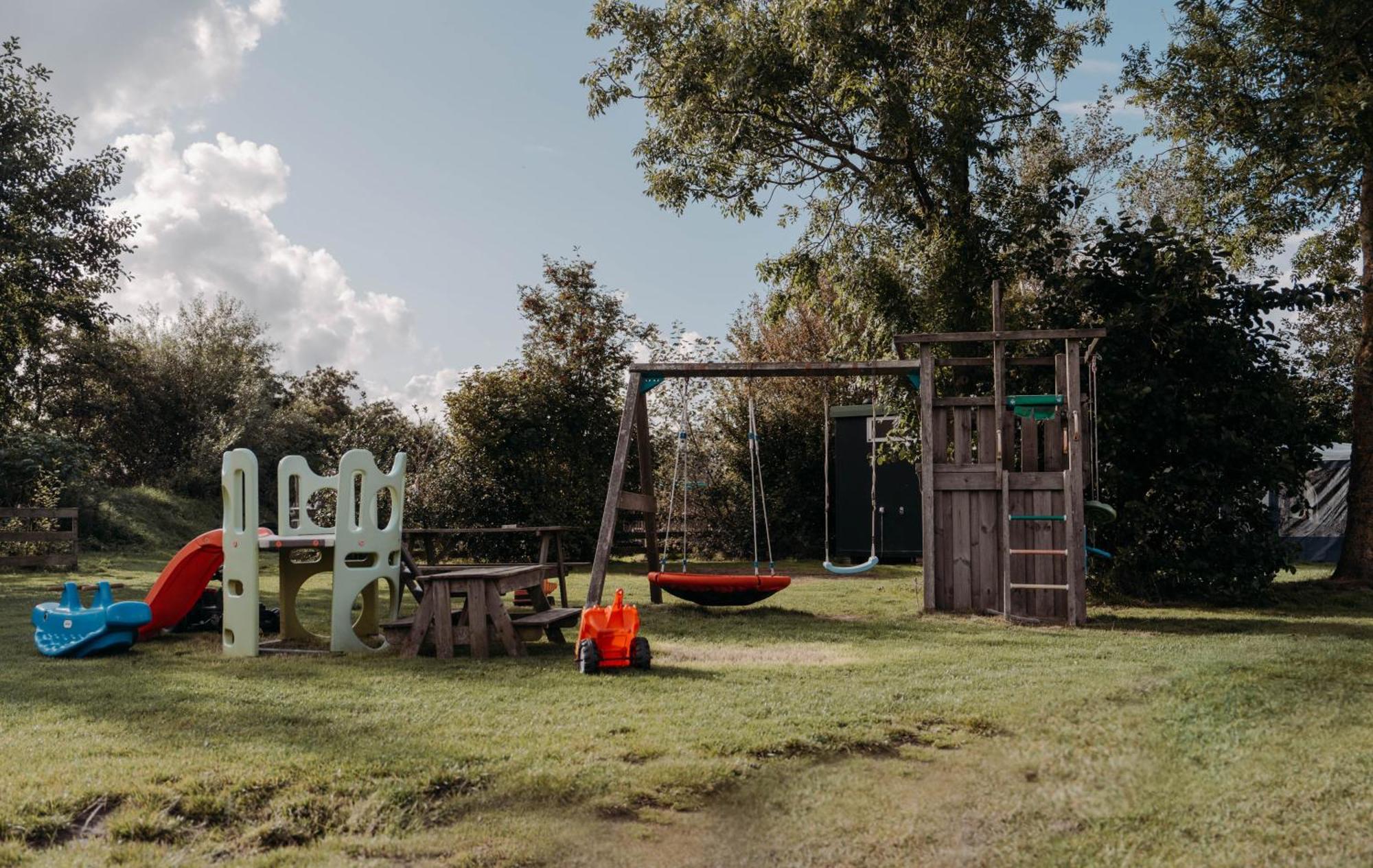 Finse Woning Op Camping De Tulpenweide Breezand Esterno foto