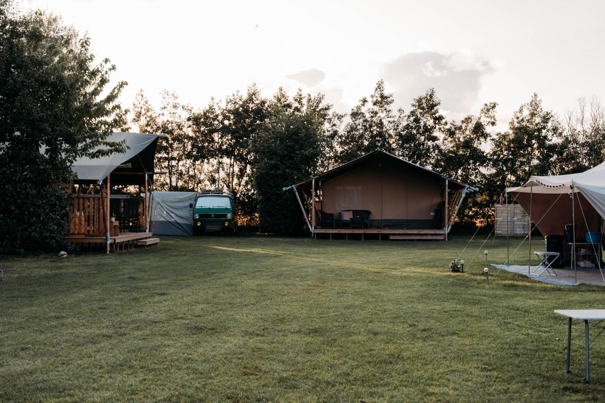 Finse Woning Op Camping De Tulpenweide Breezand Esterno foto