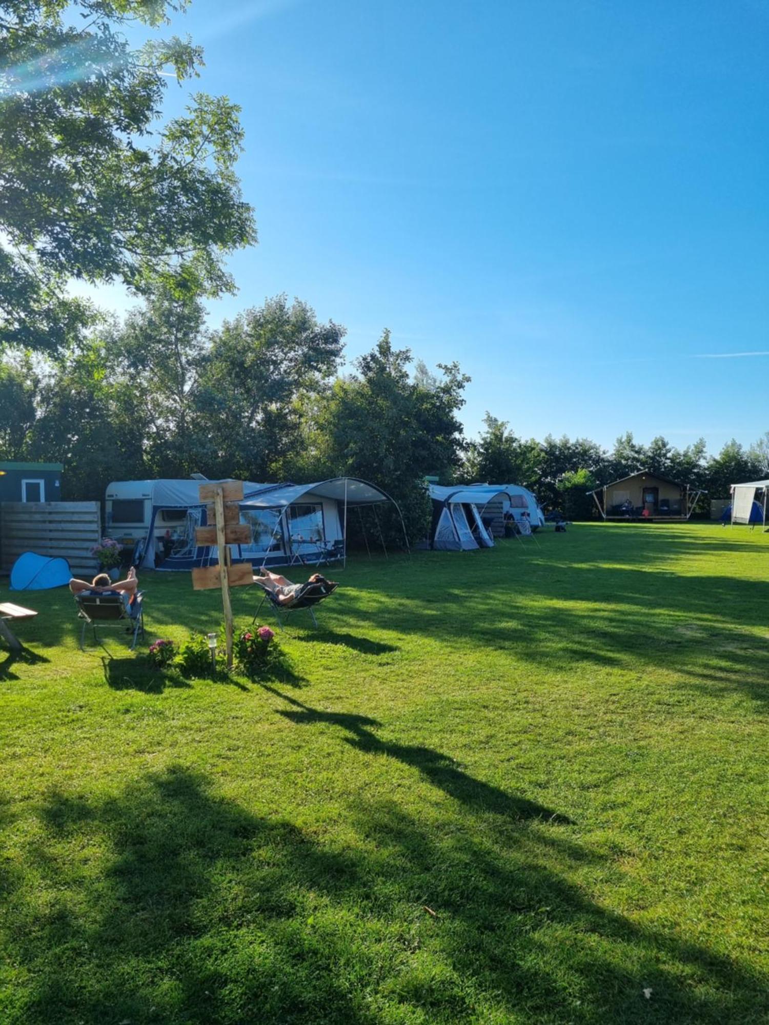 Finse Woning Op Camping De Tulpenweide Breezand Esterno foto